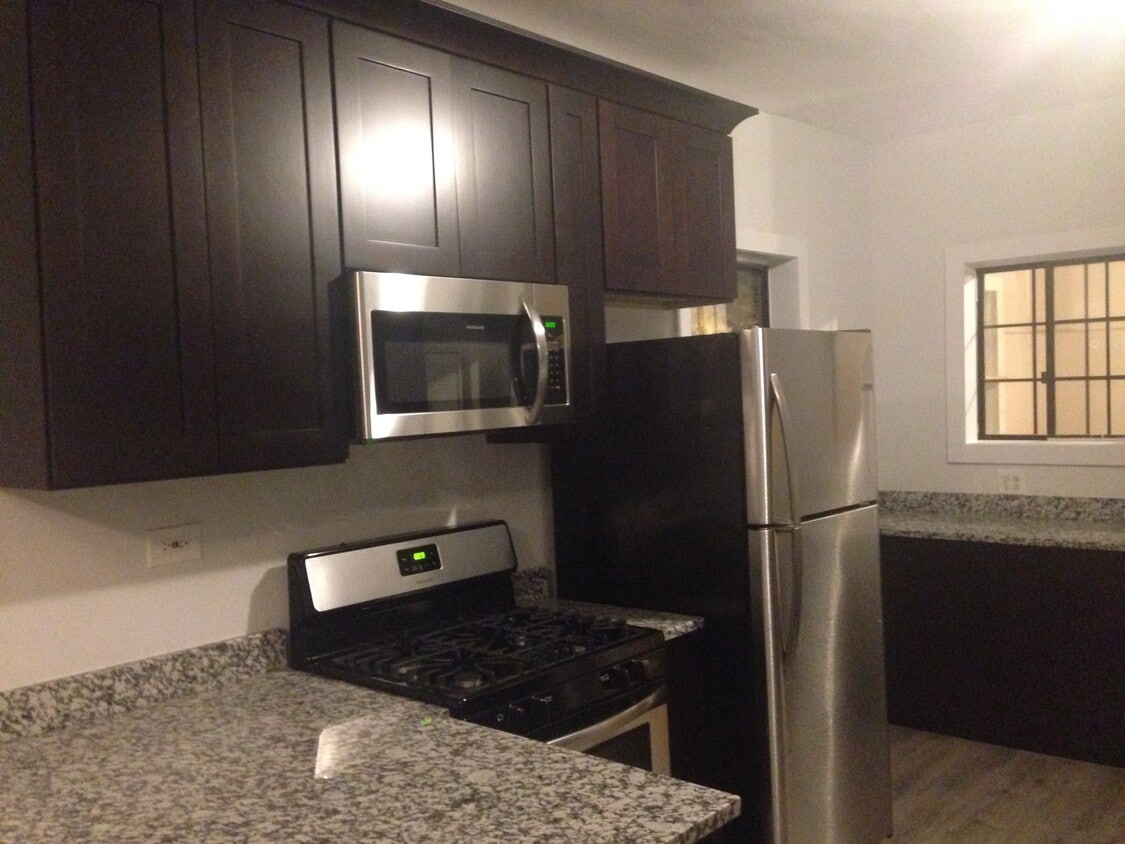 Primary Photo - 3225 W McLean Ave