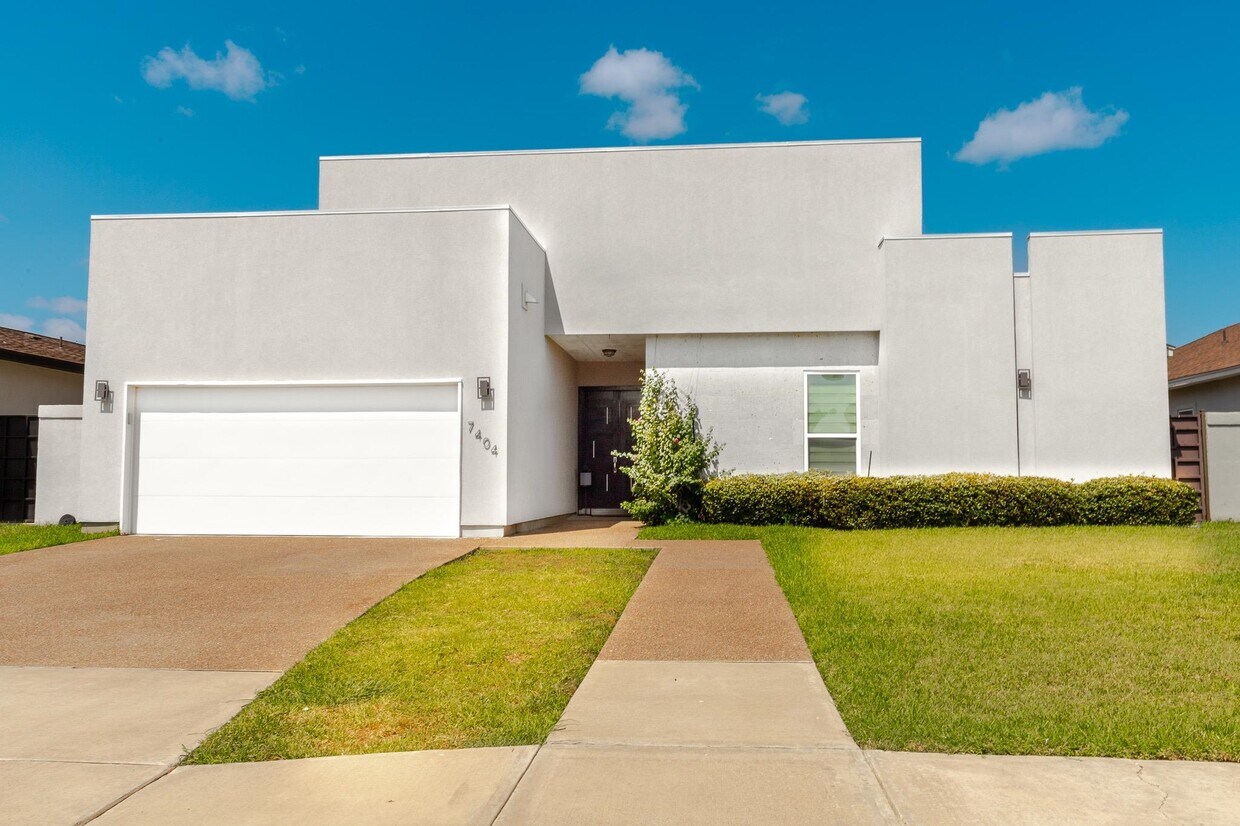 Foto principal - 7404 Thomas Harris Dr