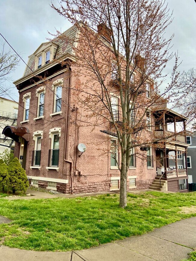 Building Photo - 2800 Euclid Ave