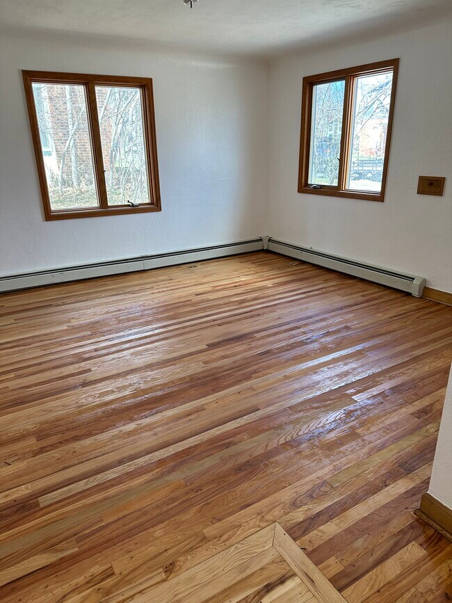 Building Photo - 2220 Grove Cir