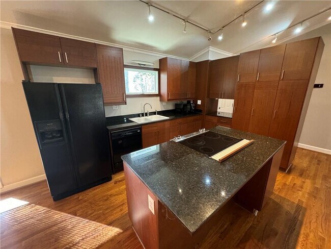 Foto del edificio - 1968 Fairway Cir NE
