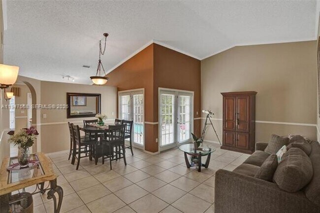 Foto del edificio - 6100 SW 114th Ave