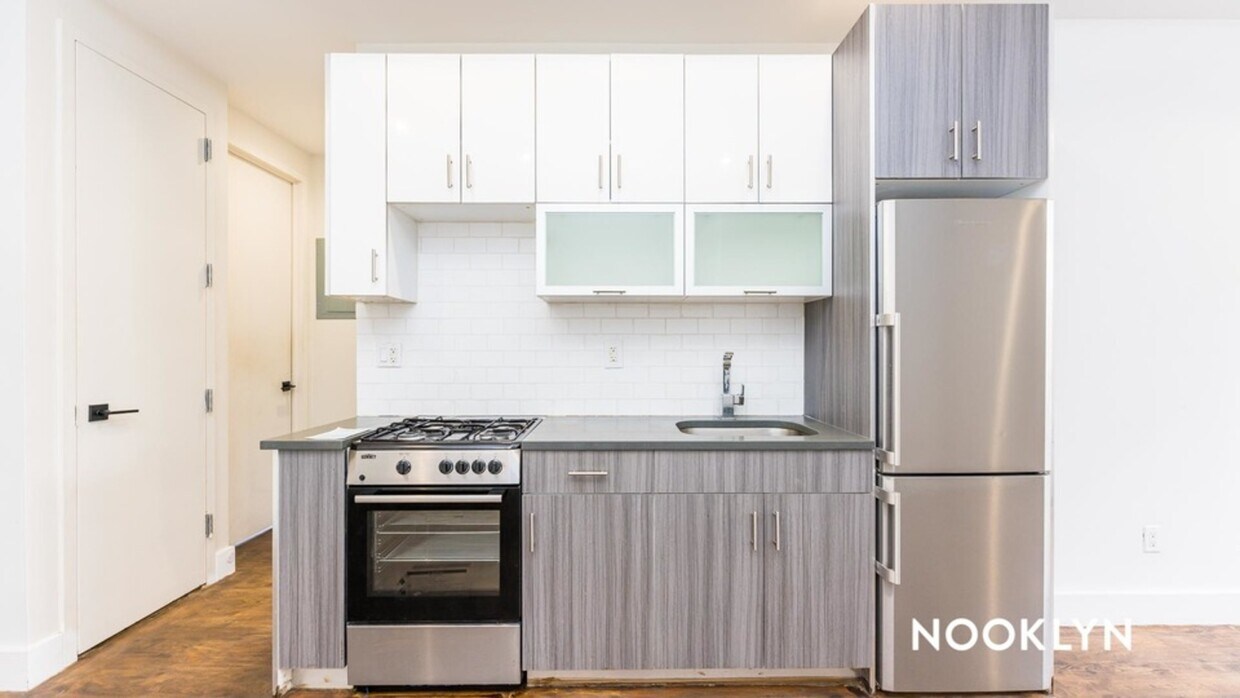 Foto principal - 472 Lafayette Ave