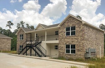 Building Photo - 1012 Foster Dr
