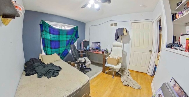 Foto del edificio - Patio + Fenced-In Yard+ Pet Friendly + Garage Parking + Washer & Dryer! Available August 1st!