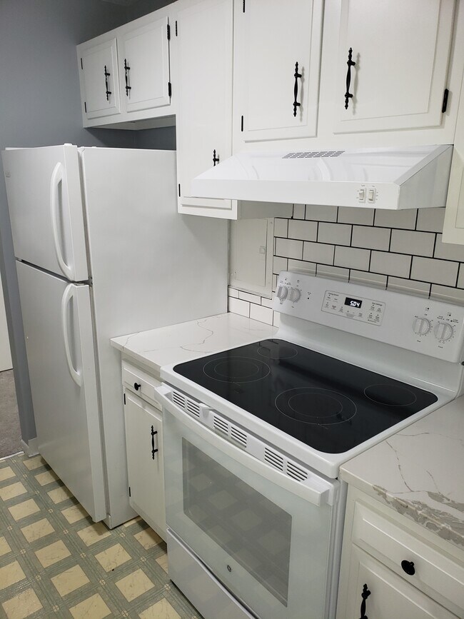 Kithen - 1675 Cedarwood Dr