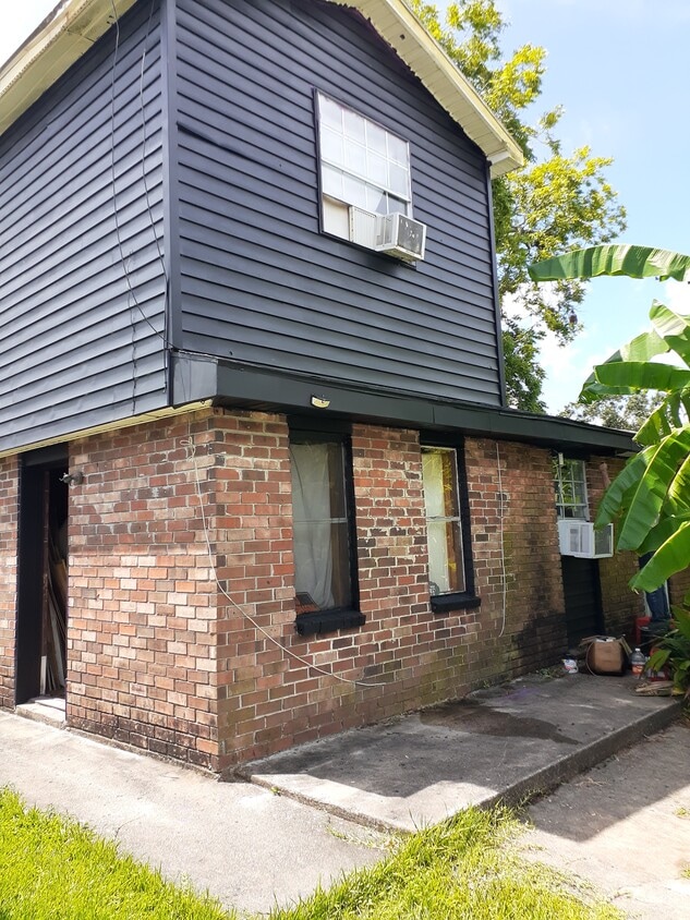 All BILLS PAID. QUIET. NO DEPOSIT. SMALL/Tiny/Micro - 2785 Colony Ct