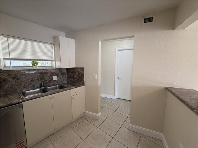 Building Photo - 4255 N University Dr