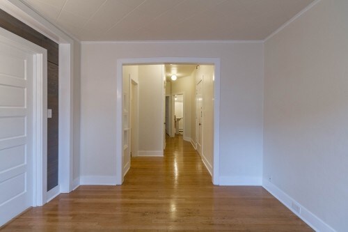 Building Photo - Vintage 3 Bedroom at the Carlyle - 3 bedrooms