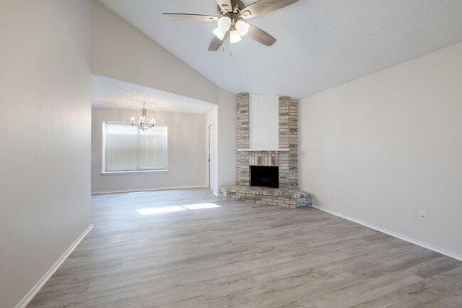 Building Photo - 629 Fern Meadow Dr