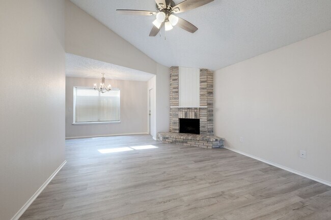 Foto del edificio - 629 Fern Meadow Dr
