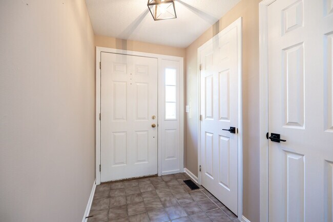 Foto del edificio - 1156 Bay Harbor Cir
