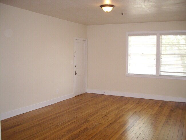 Building Photo - 1123 SW 5th Ave