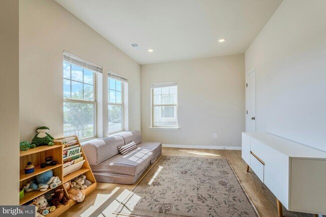 Foto del edificio - 813 Sawback Sq NE