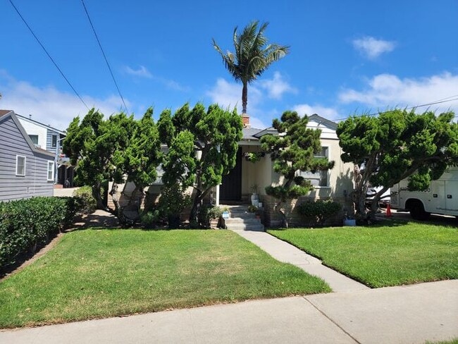 Foto del edificio - Spacious 2BR Duplex For Rent. Close to Sail Bay and only 6 Blocks to the Beach