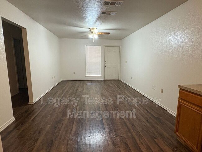 Foto del edificio - 1112 Williams Ave