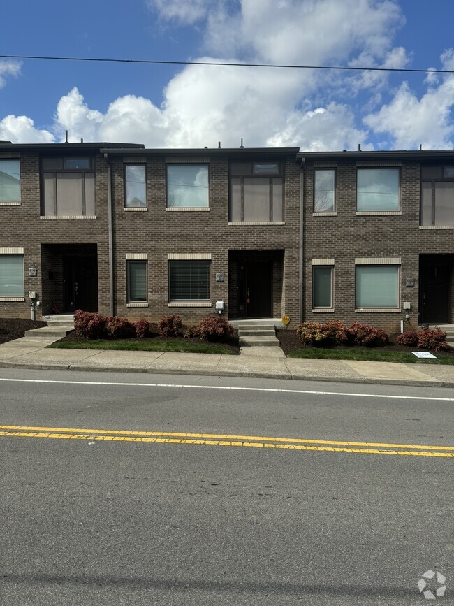 Building Photo - 600 Garfield St