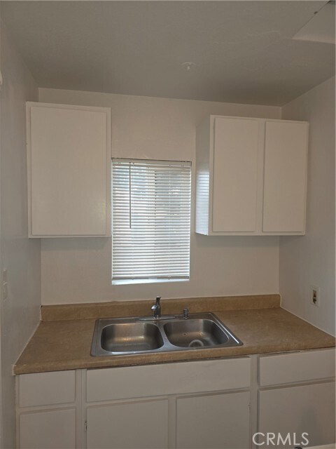 Building Photo - 2268 Genevieve St N