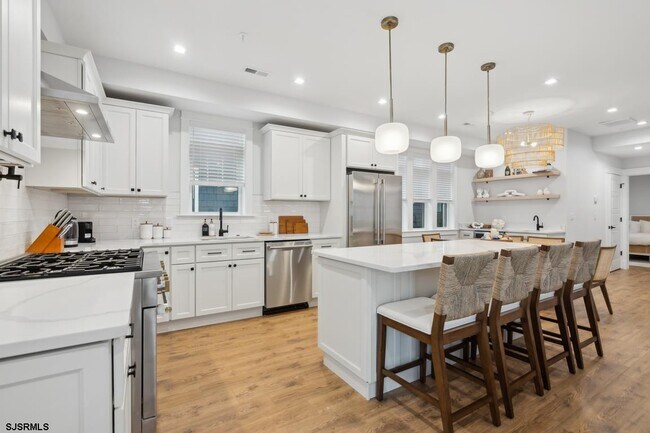 Building Photo - 9412 Ventnor Ave