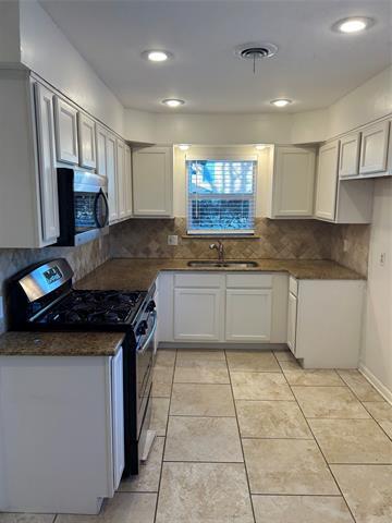 Foto del edificio - 888 Berkinshire Dr