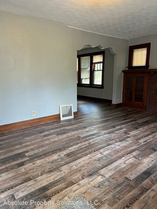 Building Photo - 3 br, 1 bath House - 1217 N Robberson Ave