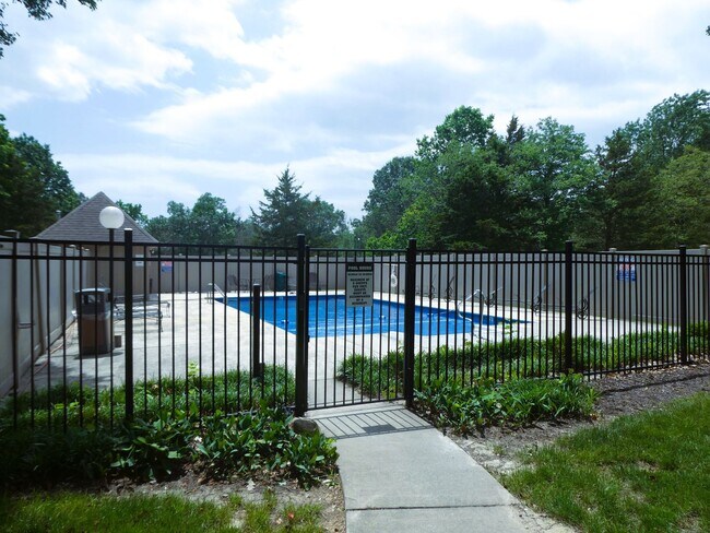 Foto del edificio - 2 Bed/ 2 Bath- Village South Condominiums