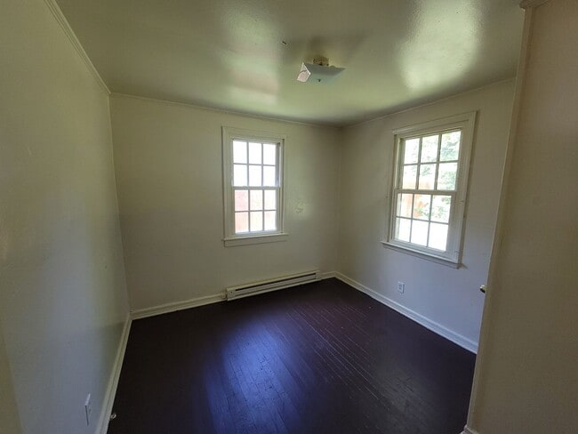 Building Photo - 2 Bedroom 1 Bathroom House!