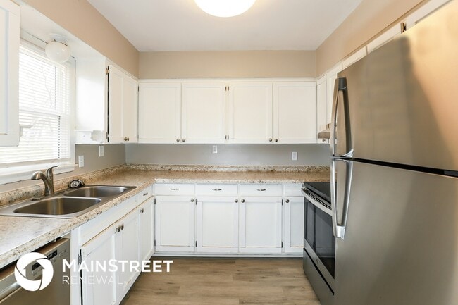 Building Photo - 5833 N Lenox Ave