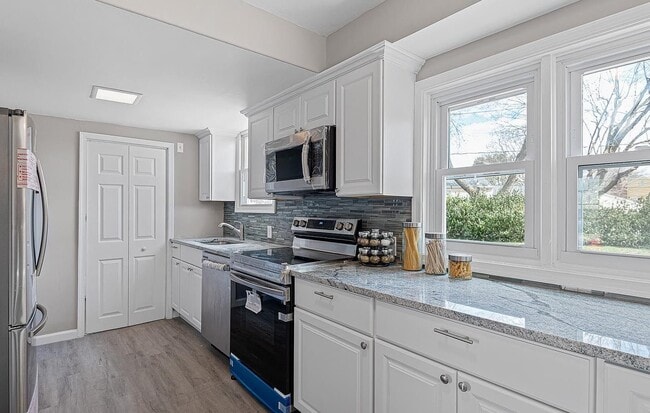 Building Photo - 1 Carlo Rd