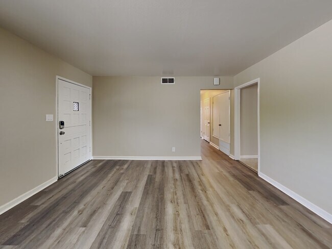 Building Photo - 3524 Rosemont Dr
