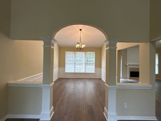 Building Photo - T.R. Lawing Realty Property