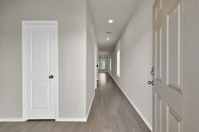 Foto del edificio - 9269 Inland Leather Ln