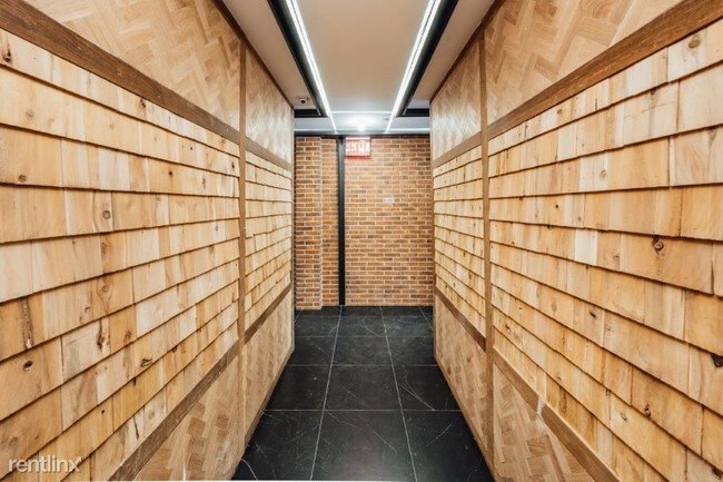 Building Photo - 3 br, 1.5 bath Apartment - 67 Stanhope St 1F