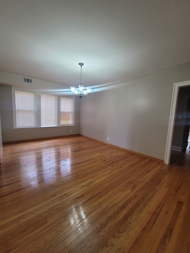 Foto del edificio - 5144 W Nelson St