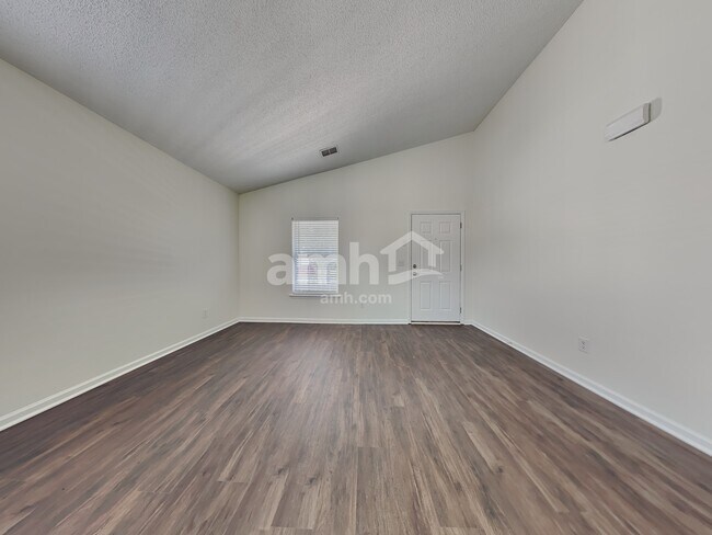 Building Photo - 114 Blue Jasmine Lane