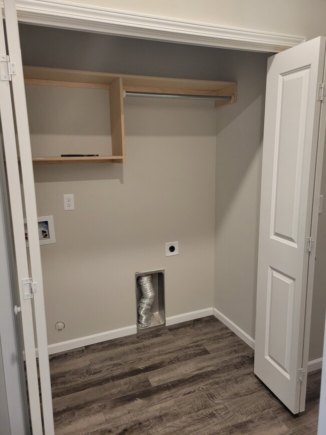 Building Photo - 1311 Azena St