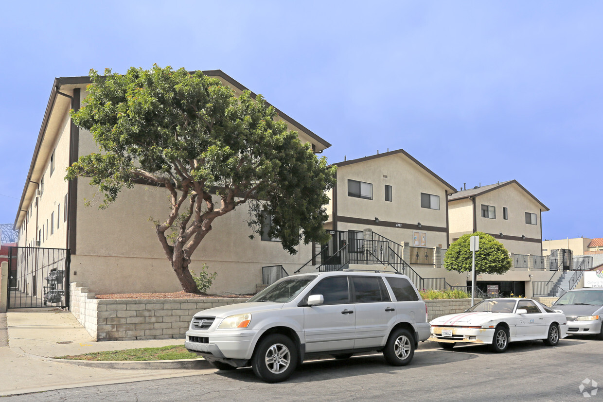 Primary Photo - Galleria Townhomes