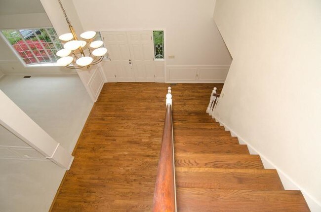 Foto del edificio - 3 bedroom in Bellevue WA 98006