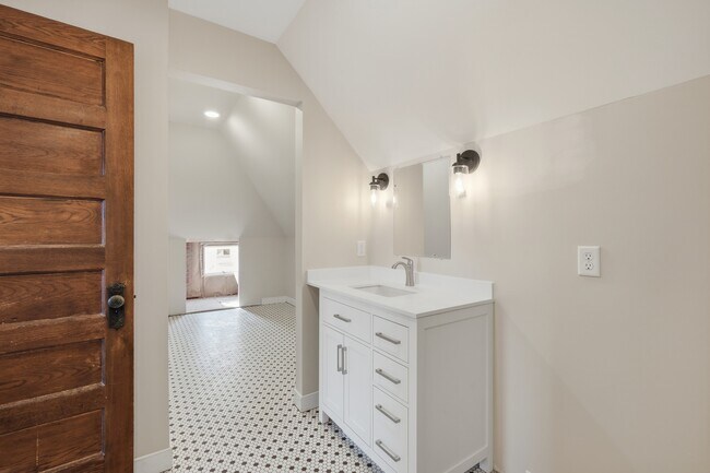 Foto del edificio - 808 W Main St