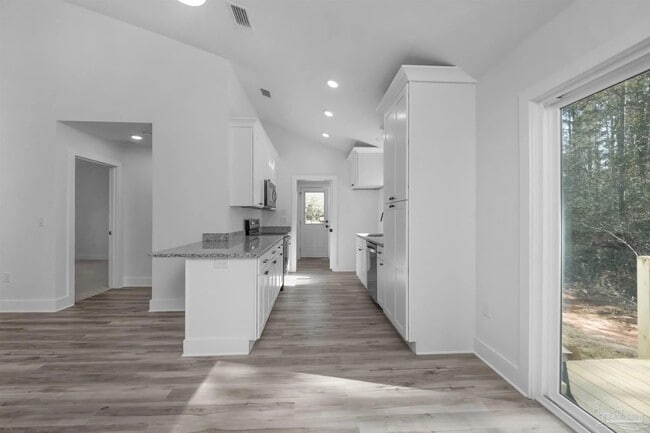 Building Photo - 3299 Compton Dr