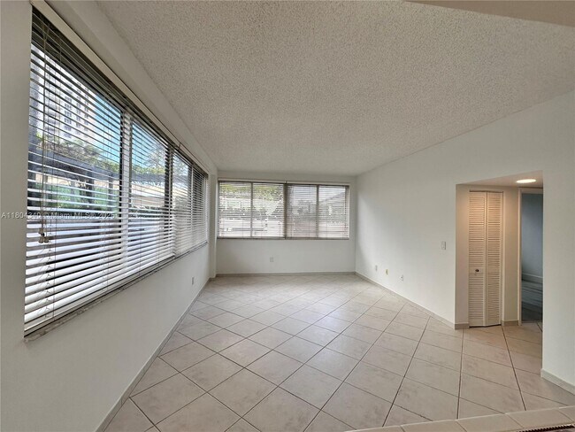 Foto del edificio - 540 Brickell Key Dr