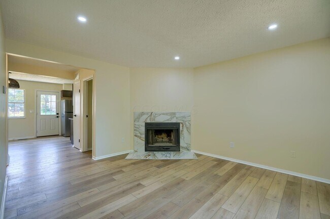 Building Photo - 2402 Hannaway Ln
