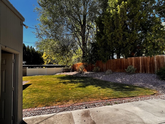 Building Photo - 1547 E Lanebrook Ln