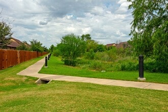 Building Photo - 303 Capps Dr