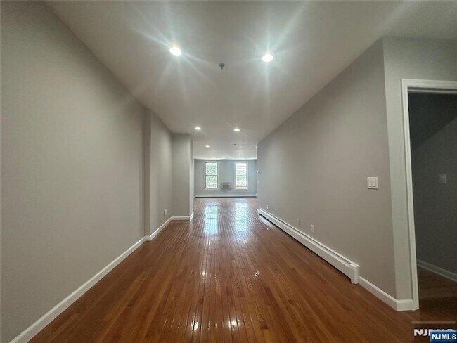 Foto del edificio - 258 Old River Rd