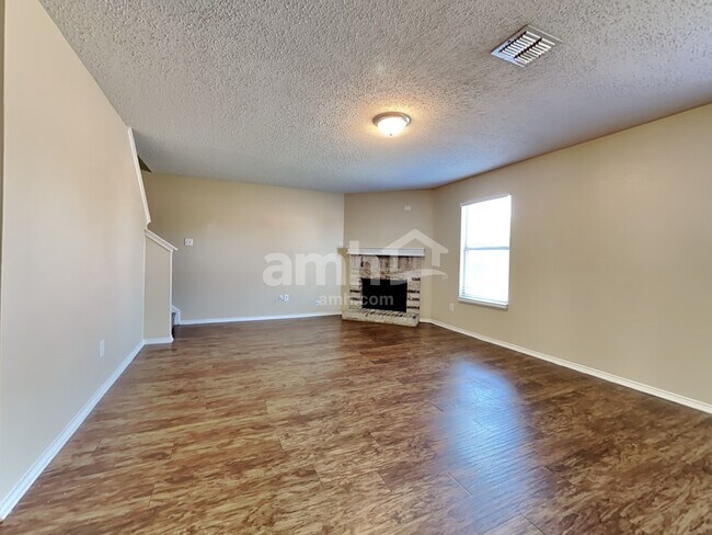 Building Photo - 3004 Cesareo Dr