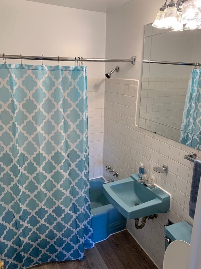 Building Photo - Royal Jameson