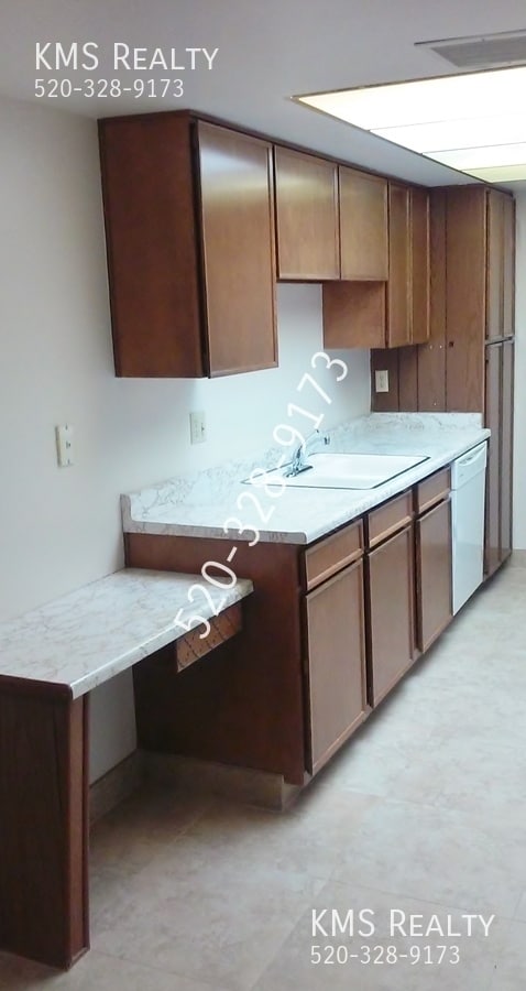 Foto del edificio - 9159 E Broadway Blvd