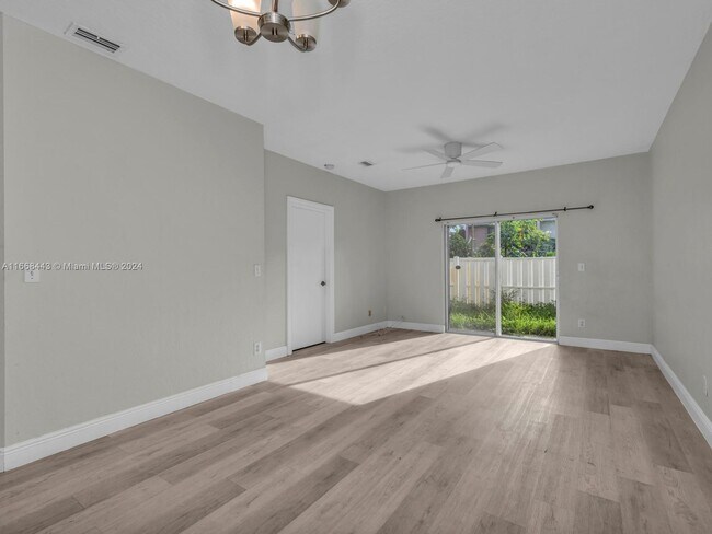 Foto del edificio - 3596 NW 91st Ln