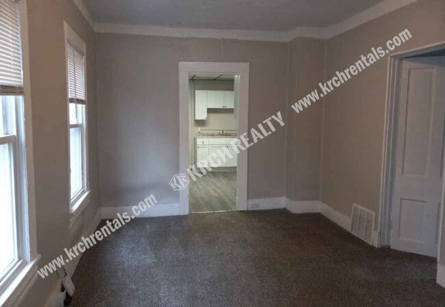Building Photo - 3-Bedroom Home Near the Freeway